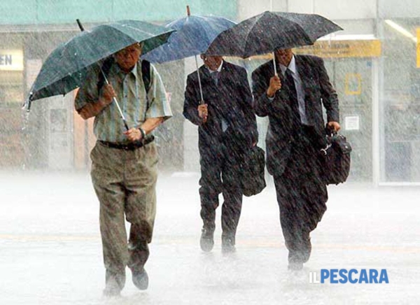 Il maltempo non dà tregua al Pescarese: pioggia incessante, allagamenti e disagi
