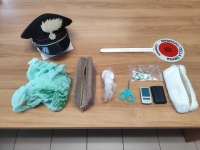 È ai domiciliari ma continua a spacciare stupefacenti nella sua casa di Popoli, ragazzo arrestato