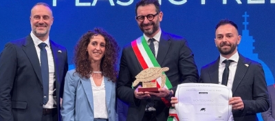 Anche Montesilvano fra i comuni "Plastic free": ritirata una tartaruga d'oro