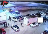 Gare clandestine nel parcheggio del Porto Allegro, blitz dei carabinieri: 3 denunce e 3 auto sequestrate [FOTO]