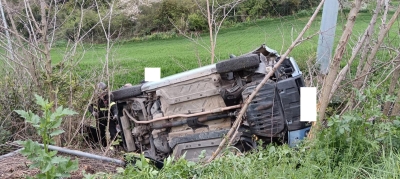 Perde il controllo dell'auto per un malore e finisce in un terreno fra Caprara e Moscufo: ferito un uomo