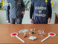 Sorpreso a spacciare sostanze stupefacenti a un coetaneo, arrestato un ragazzo minorenne