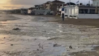 Le mareggiate provocano danni alla spiaggia del lungomare sud [VIDEO]