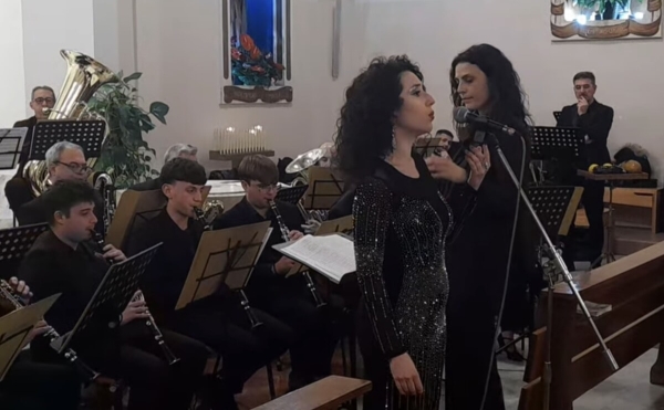 Successo a Montesilvano per il gran concerto di Natale con l’orchestra di fiati “I Colori del Pentagramma” e il soprano Chiara Tarquini [FOTO]