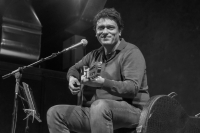 Tributo a De Andrè: concerto omaggio di Ninè Ingiulla e sostegno a Emergency