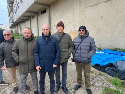 Il Movimento Pettinari torna in via Lazio 61 a Montesilvano: "Ecomostro da abbattere"