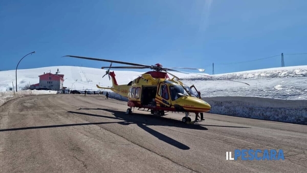 Scivola e si frattura una gamba sul Gran Sasso: alpinista messo in salvo con l'elisoccorso