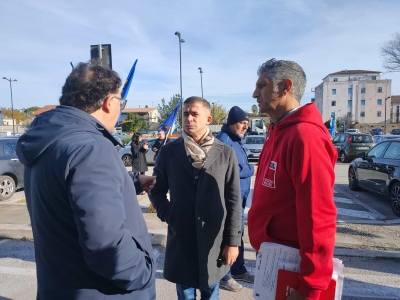 Dai turni massacranti alle esternalizzazioni: presidio e stato di agitazione dei lavoratori Tua, con loro sindacati e Pd [FOTO]