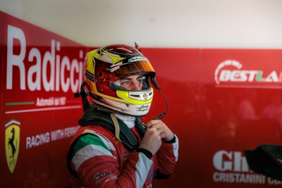 Il giovane pilota Mattia Bucci eletto &quot;Stella emergente 2025&quot; dal Ferrari Club Italia