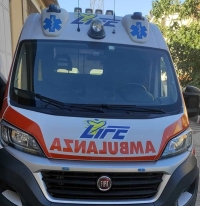 Va in arresto cardiaco mentre passeggia sul lungomare, donna salvata dai soccorritori