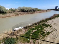 La denuncia del Movimento Pettinari: "Sversamento di reflui scuri nel fiume Saline"