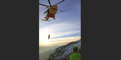 Scivola durante un&#039;escursione a Campo Imperatore: escursionista e i suoi compagni recuperati dall&#039;elisoccorso