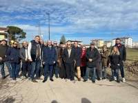 Il candidato Pettinari in via Fosso Cavone: "Disastrata e pericolosa e non è l'unica, tante promesse e nessuna mantenuta"