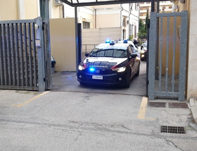 Danneggiamento, lesioni e minacce in un locale del Pescarese: Dacur di tre anni per due 21enni