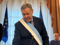 Antonelli (FI) si riprende il posto di presidente del consiglio in una prima seduta fatta di emozioni e schermaglie