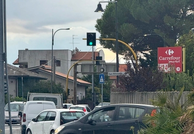 Traffico per il nuovo semaforo a San Silvestro Spiaggia, Giampietro (Pd): "Inascoltata la petizione dei cittadini"