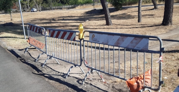 Transennata l&#039;area della riserva dannunziana adibita a &quot;parcheggio selvaggio&quot;, ma scoppia la polemica
