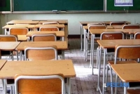 L'accusa del centrosinistra: "Assessori e consiglieri sempre nelle scuole, superato ogni limite. Pronti a segnalare"