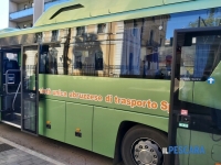 Scoppia una lite sul bus e finisce in rissa: la conducente e tre passeggere finiscono in pronto soccorso