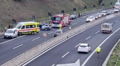 Tamponamento lungo l'autostrada A25, coinvolta un'auto della polizia: traffico bloccato fra Torre de' Passeri e Alanno