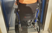 Riparato l'ascensore della palazzina per disabili di via Nenni, ma nessuna soluzione sul fronte polemiche