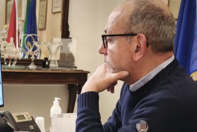 Cinque studenti abruzzesi bloccati a Dubai dopo l'attacco dell'Iran: "Stanno bene"