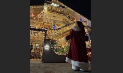 Torna a illuminare il quartiere la &quot;Casa di Babbo Natale&quot; di via Leopardi a Montesilvano