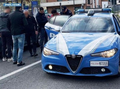 Minaccia con un coltello la cassiera di un supermercato a Montesilvano e porta via il denaro, rintracciato e arrestato