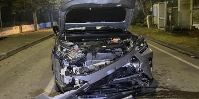 Auto tampona altro veicolo fermo in via Caravaggio: due feriti [FOTO]