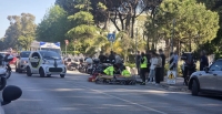 Scontro tra una minicar e una moto sul lungomare nord, centauro finisce in ospedale [FOTO]