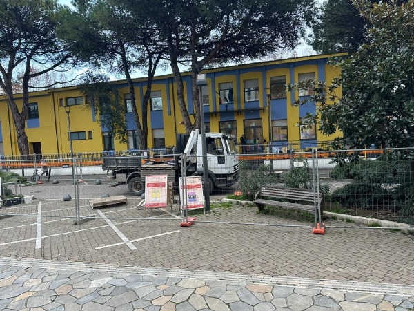 Giampietro (Pd): "Inaccessibile la scuola di via Cavour per lavori 'a sorpresa'. Caos da cantieri elettorali"