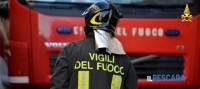 Incendio nell'ex sede di Pozzolini in via Tiburtina Valeria, intervengono i vigili del fuoco
