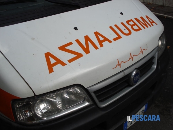 Ferita gravemente al collo in via Tiziano, forse per un’aggressione: donna salvata dai soccorritori