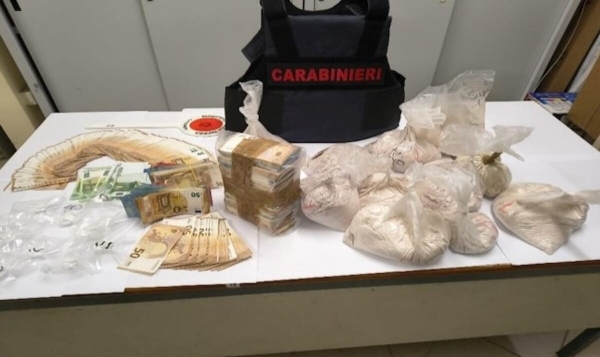Sequestrati a San Severo 9 chili di droga destinati al mercato di Montesilvano: 41enne arrestata dai carabinieri