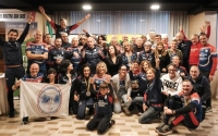 Gli atleti della podistica Mc Manoppello Sogeda in festa per la conquista del campionato italiano per società