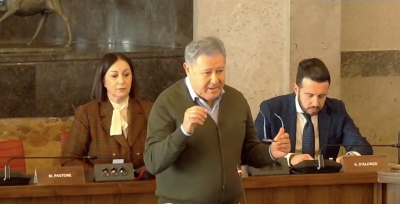 Il centrodestra cerca l'accordo sul bilancio, ma senza il sindaco l'opposizione non tratta: "Venga in aula"