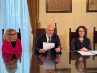 Il Comune integra i fondi regionali e porta a 810mila i contributi per i disabili gravi: i beneficiari salgono a 92