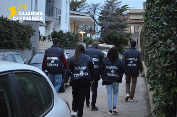 Due professionisti pescaresi arrestati per bancarotta fraudolenta e autoriciclaggio