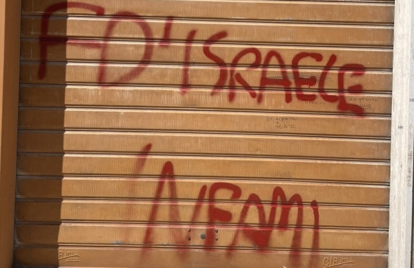 Vandalizzata la sede di Fratelli d'Italia di Pescara, il partito: "Atto ignobile, un'attacco alla democrazia" [FOTO]