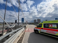 Incidente tra un'automobile e una bici su ponte Flaiano, un ferito [FOTO]