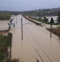 Binari ancora allagati, resta sospesa la circolazione dei treni lungo la ferrovia adriatica
