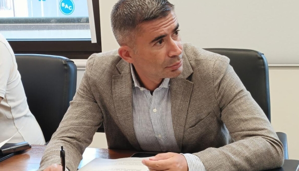 La critica di Paolucci (Pd): "La giunta fa cassa sulla pelle di chi tiene in piedi la sanità: oltre 25 milioni di salario accessorio tagliati al personale sanitario"