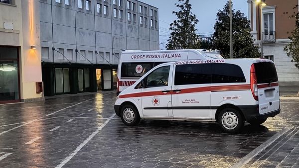 Due operatrici della Croce Rossa aggredite di notte da una ragazza all&#039;arrivo in ospedale, è l&#039;ennesimo episodio