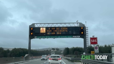 Code di oltre 4 chilometri lungo l'autostrada A14 per un incidente fra Pescara ovest e Pescara sud